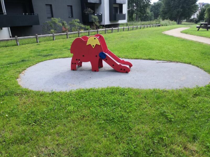 AIRE DE JEUX DE NOUVEAU EN SERVICE